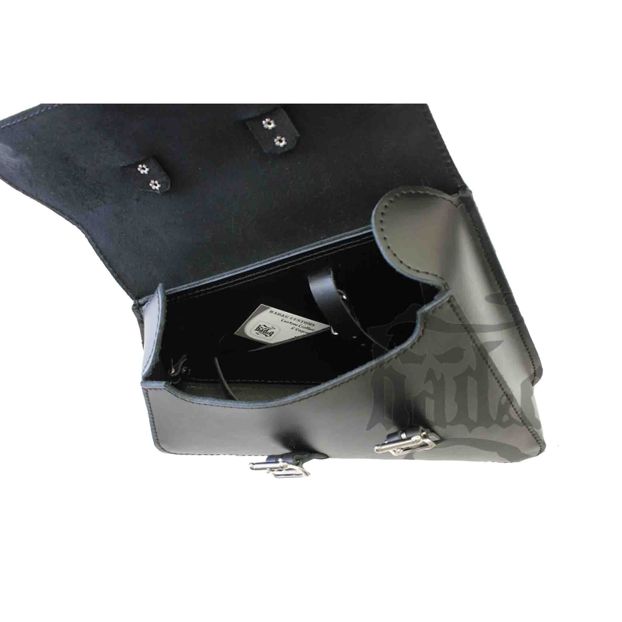 Upgrade your Harley-Davidson® Softail with the SHR06 Right Side Swingarm Solo Bag. Hand crafted in USA with premium leather and top quality hardware. Designed to fit all 2018-Later Harley-Davidson® Softail models*. Durable and stylish, it features easy installation and it's the perfect fit for your motorcycle.