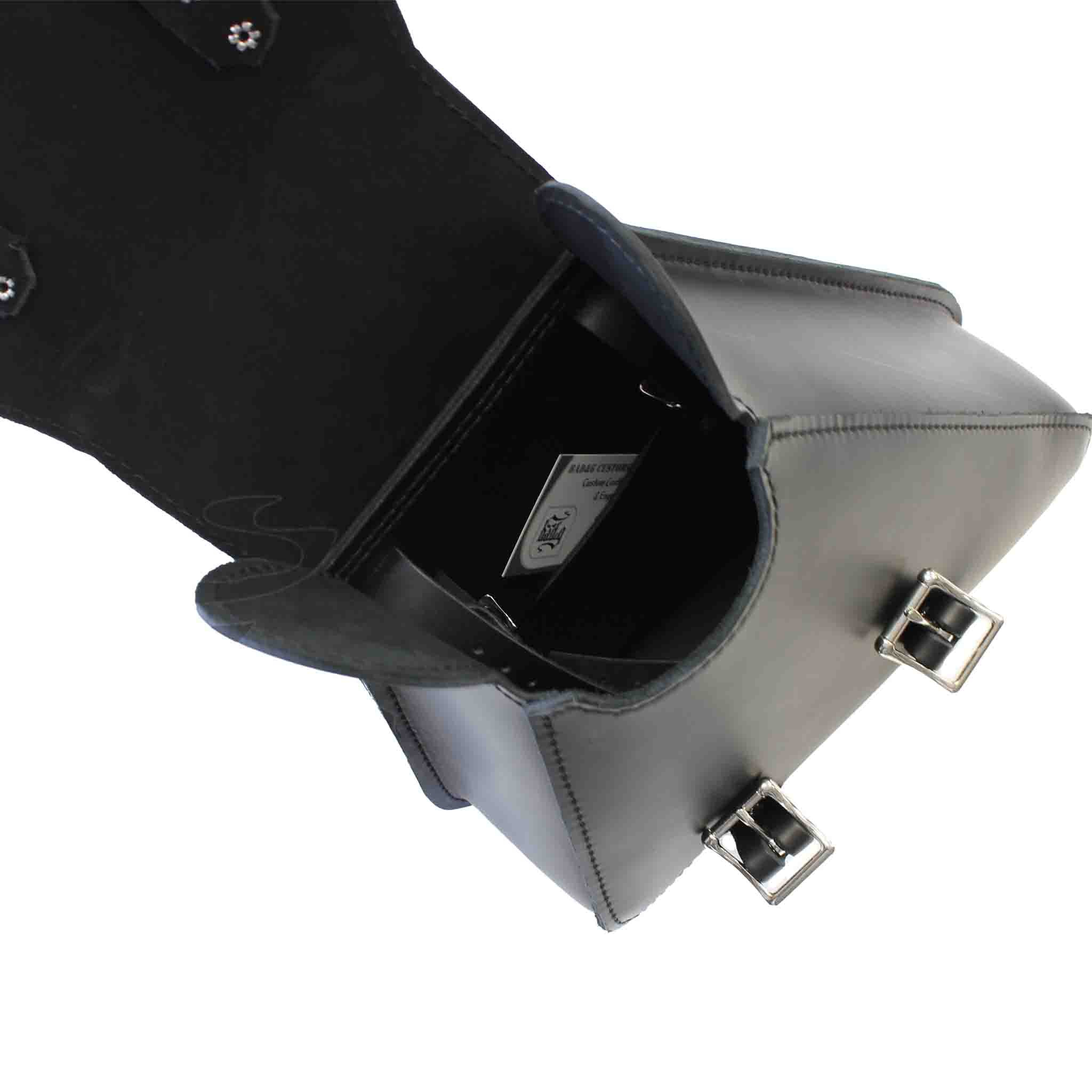 Upgrade your Harley-Davidson® V-Rod® with the VRL02 V-Rod® Left Side Solo Bag. Hand crafted in USA with premium leather and top quality hardware. Durable and stylish, it's the perfect fit for your motorcycle.