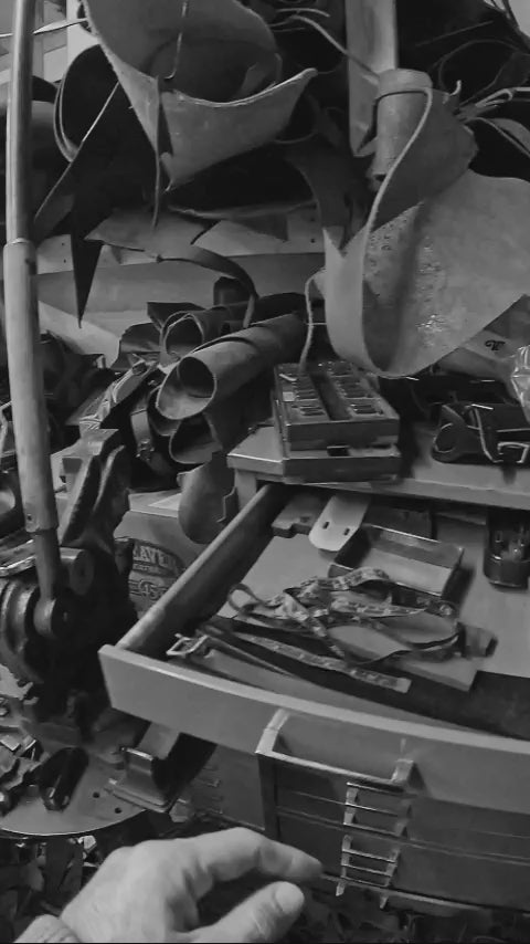 Upgrade your Triumph Bonneville T100 T120 with the TL01 Left Side Solo Bag. Hand crafted in USA with premium leather and top quality hardware. Durable and stylish, it's the perfect fit for your motorcycle.